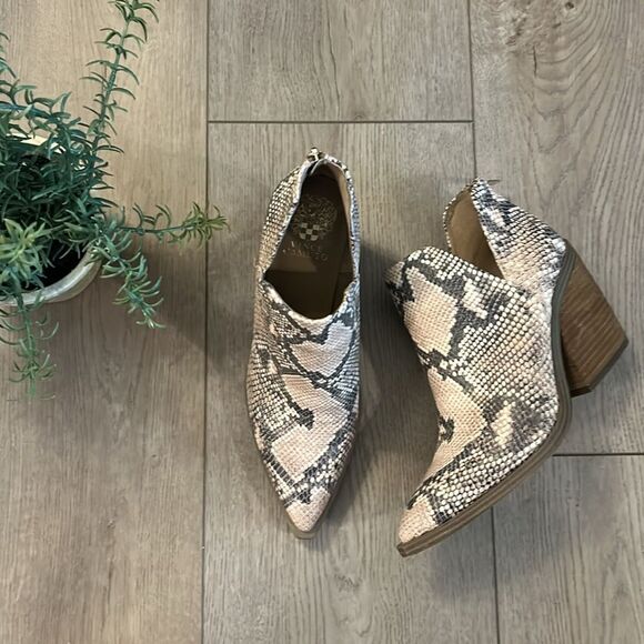 NEALRY NEW VINCE CAMUTO GIGIETTA GENUINE LEATHER SNAKESKIN ANKLE BOOTIES SZ 10 - Picture 3 of 9